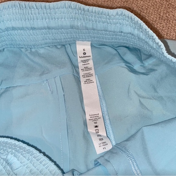 Lululemon sky/turquoise shorts size 6 - Picture 3 of 5